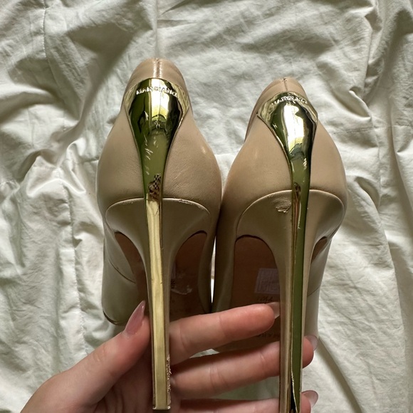 Marciano pointed toe heels - Picture 5 of 7